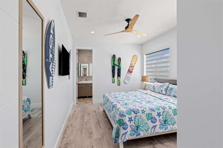 Bedroom #3 with 1 king bed.