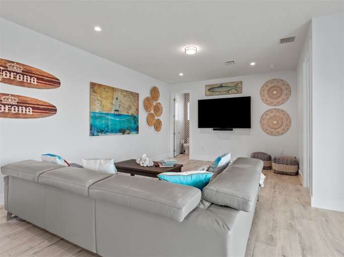 Living room with plenty of comfortable seats.