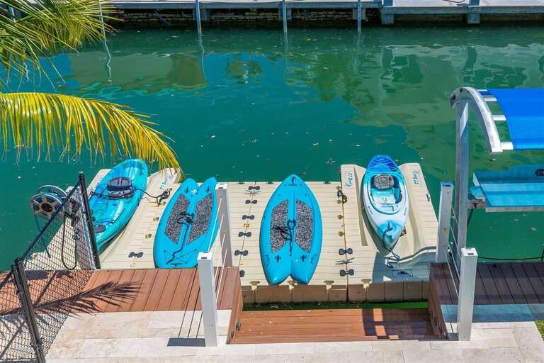 2 kayaks & 2 paddleboards to enjoy paddling around the open waters.