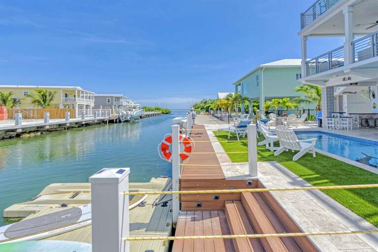 36ft of dock space for boats.