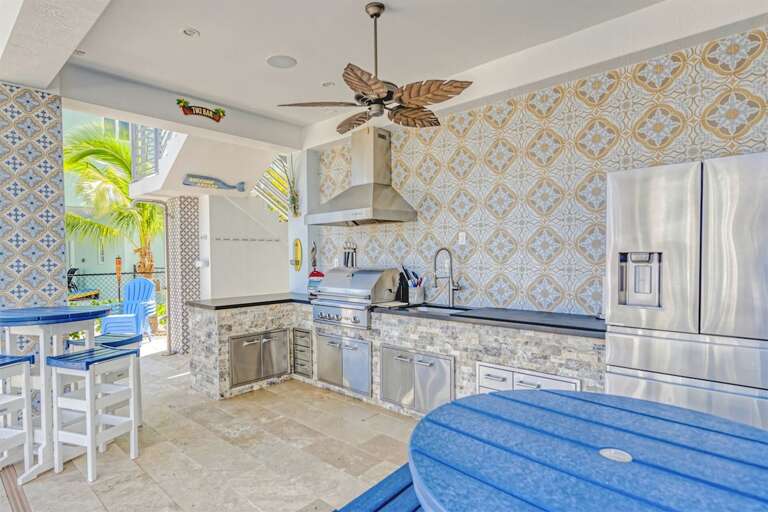 Full, amazing outdoor kitchen.