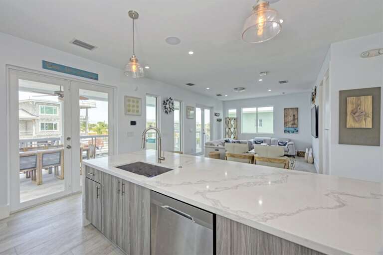 Fully equipped modern kitchen.