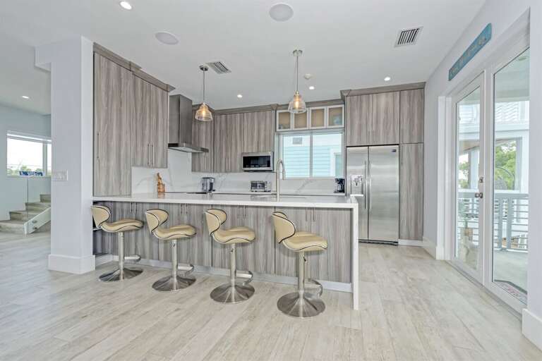 Fully equipped modern kitchen.