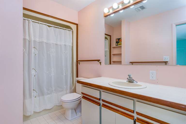 Ensuite Bathroom 2 - 1st level