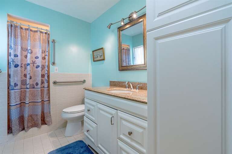 Master Ensuite Bathroom - 1st level