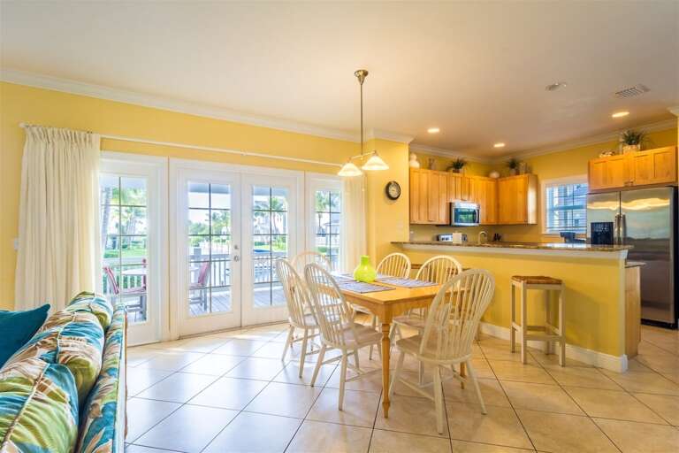 Seamless living and dining.