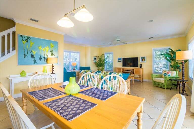 Seamless living and dining.