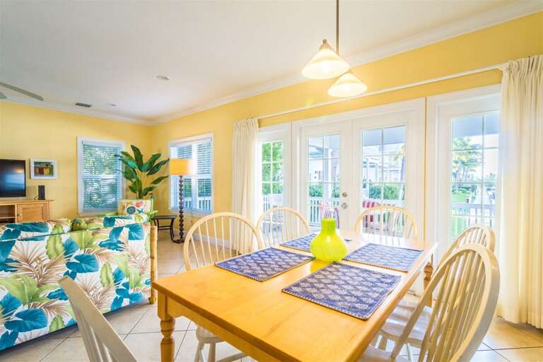 Seamless living and dining.