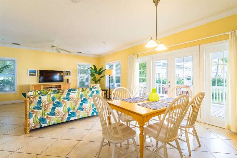 Seamless living and dining.