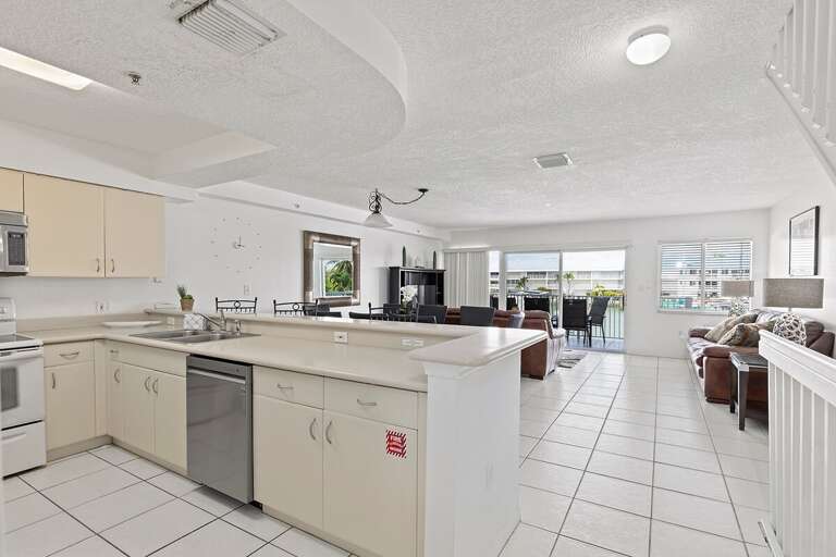 Fully stocked kitchen - 2nd level