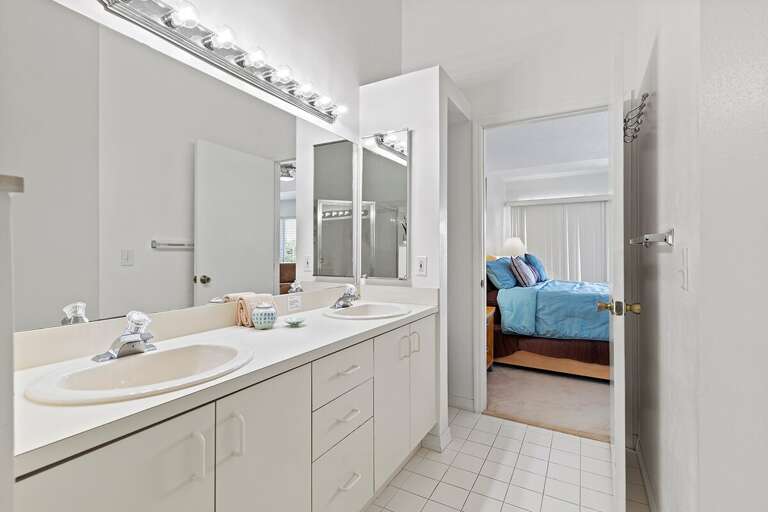 Master Ensuite bathroom - 3rd level