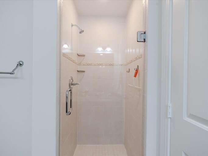 Master full bathroom.