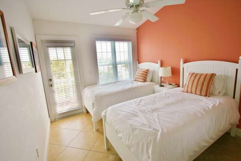 2nd level 3rd bedroom with 2 twin beds.