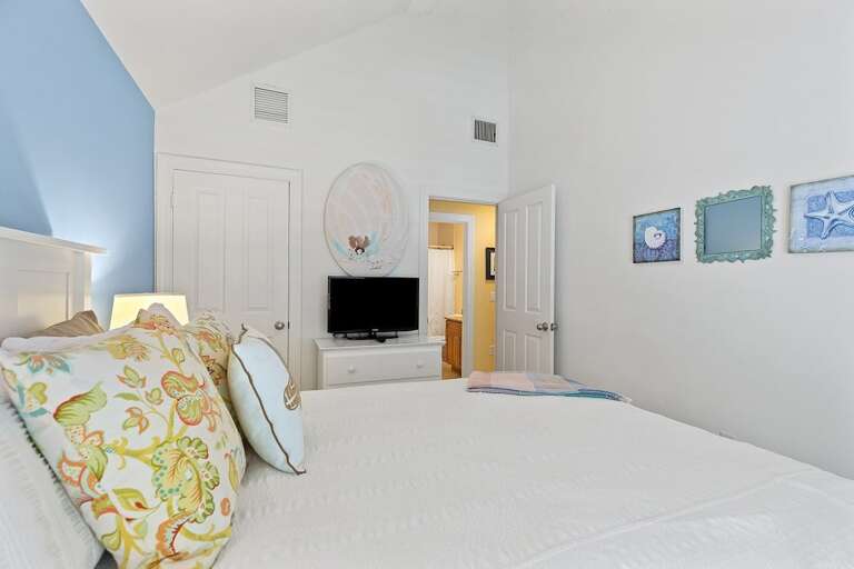 Second bedroom on the 2nd level with a queen bed.