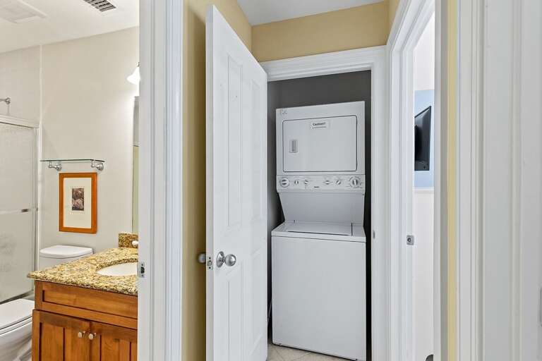 Effortless laundry with your own in-unit washer and dryer.