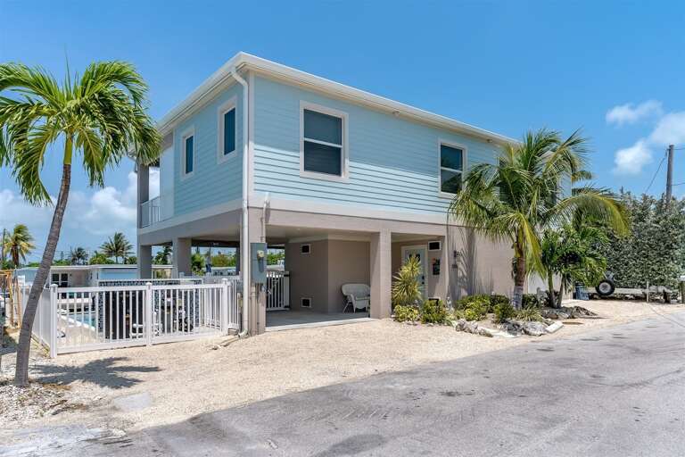 Exterior views. Exterior views.