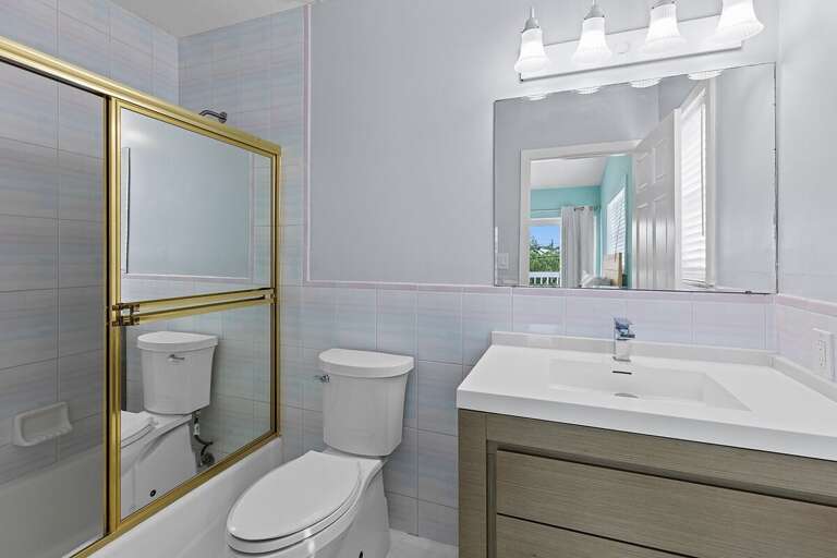 2nd floor bathroom 3.