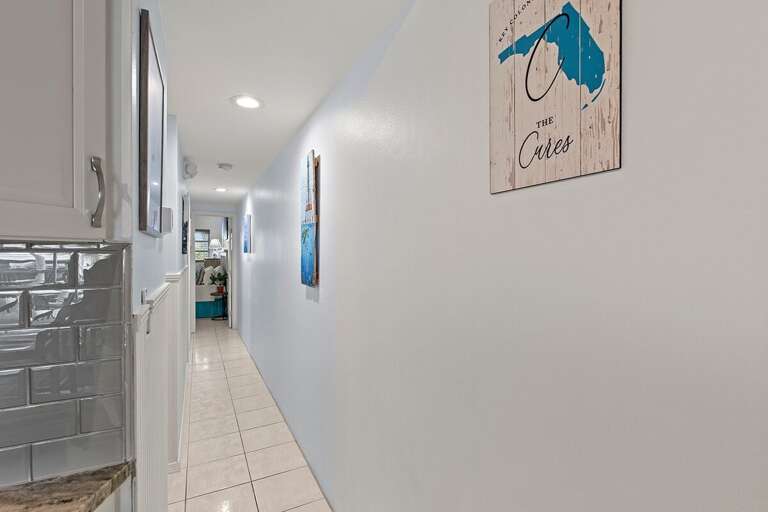 Hallway to bedrooms.