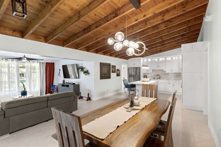 6 seater dining area.