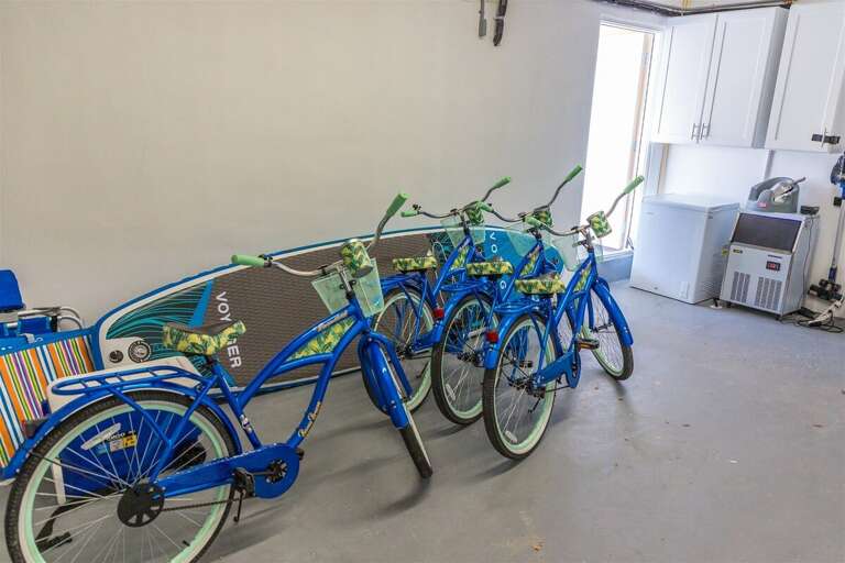 Ice maker & bait freezer.