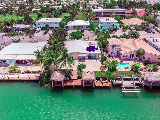 Great view of the canal for Tiki hut. Great view of the canal for Tiki hut.