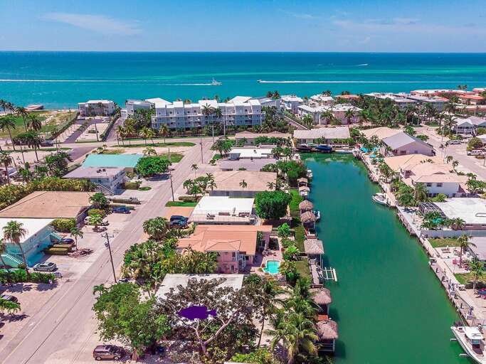 Wide canal. Wide canal.