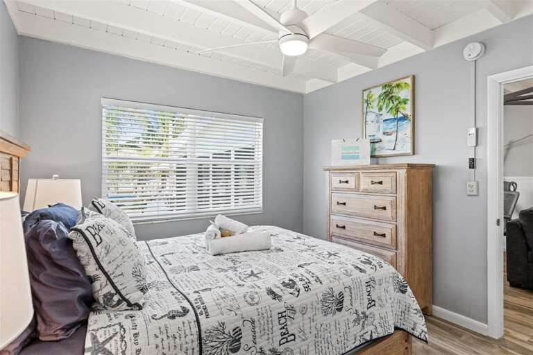 Bedroom 3 with a queen bed.