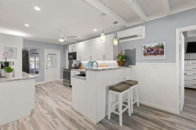 Fully equipped kitchen.