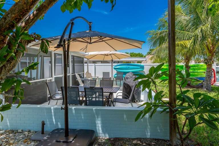 Outdoor space with lots of seating.