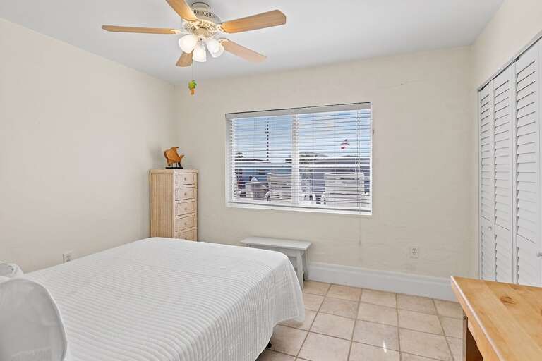 2nd bedroom with a queen bed.