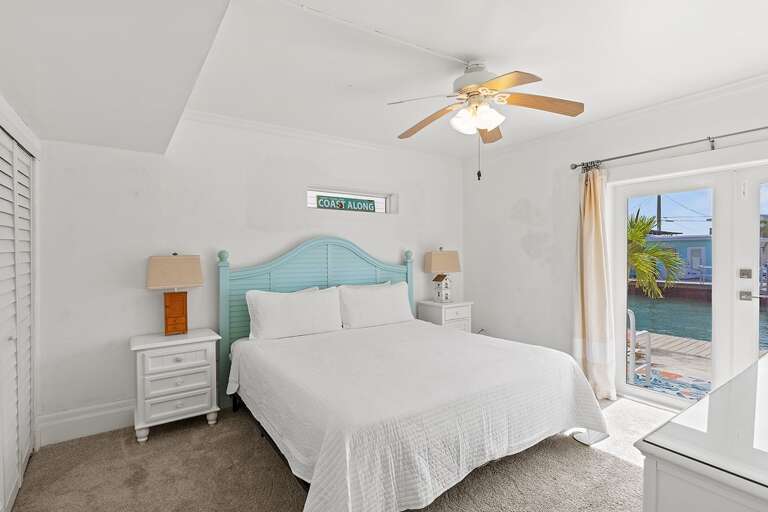 Master suite with a king bed and an en suite bathroom.