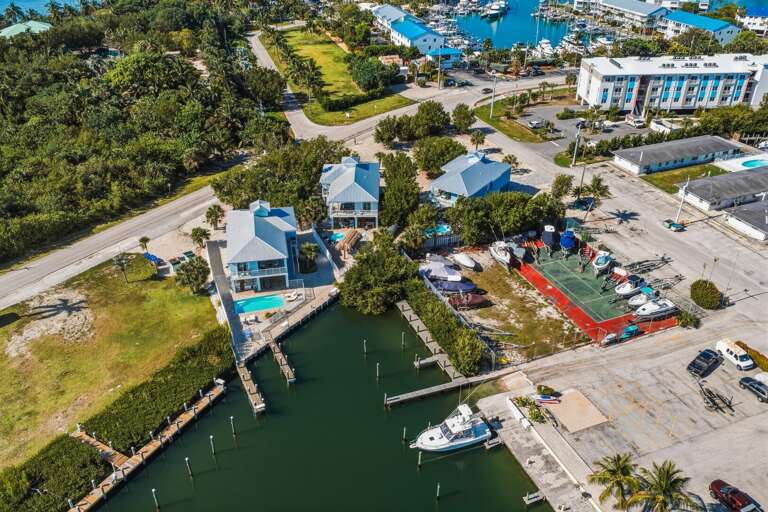 Enjoy direct ocean access from your private 35ft dock at this Marathon FL waterfront home. Perfect for boating, fishing, and making the most of your Florida Keys getaway.