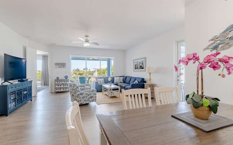 Open living/dining areas.