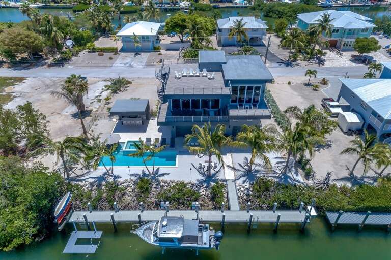 Rooftop lounge with sparkling water views. Rooftop lounge with sparkling water views.