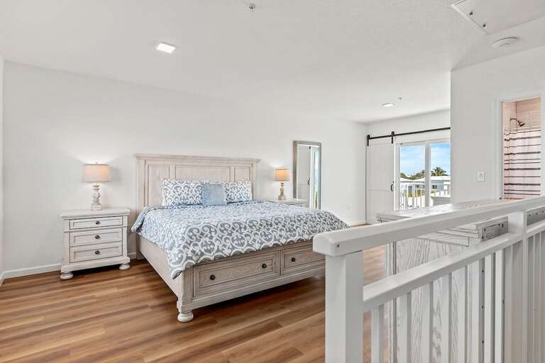 Master suite with king bed on the 3rd level.