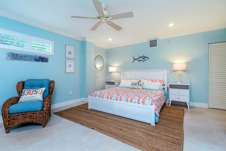 downstairs bedroom 4 with king size bed