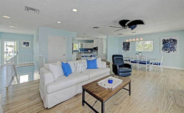 2nd floor main living room & dining area