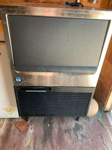 Commercial ice maker