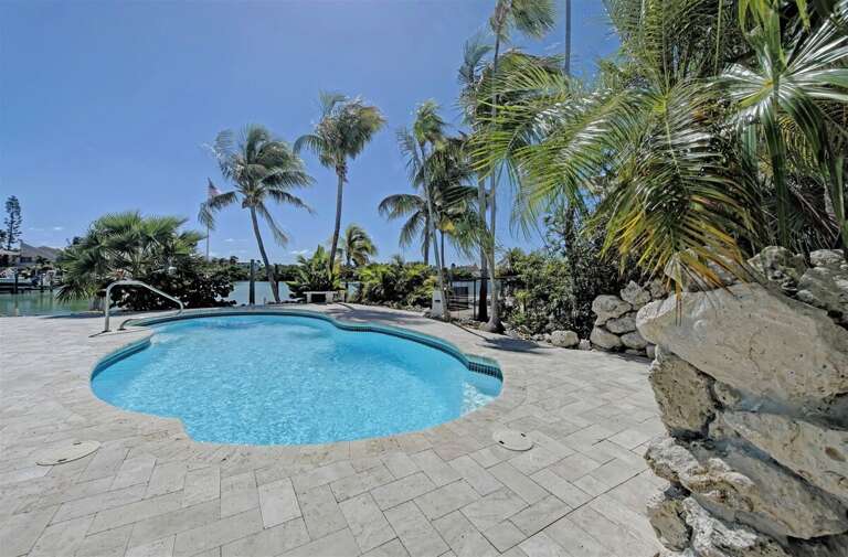 Large & private pool