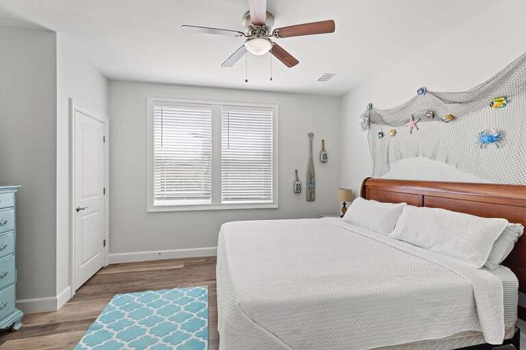 Bedroom 2 - king bed & ensuite bathroom, 2nd level