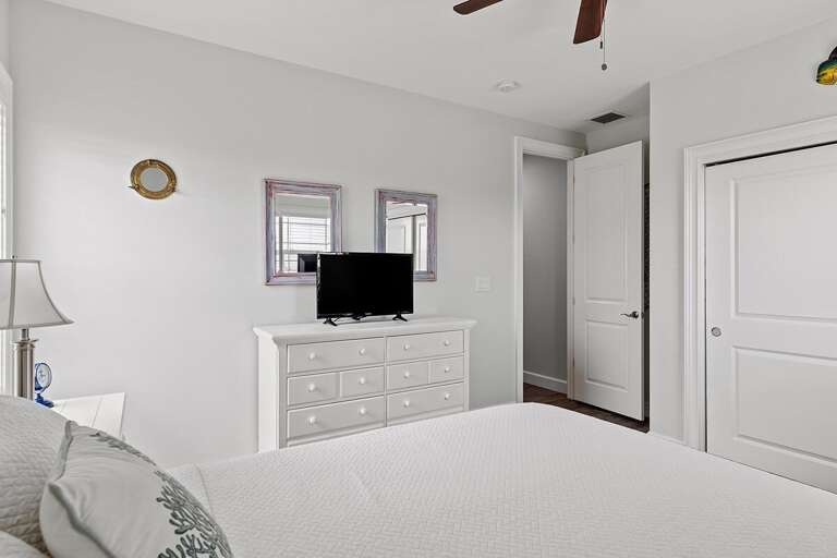 Bedroom 3 - queen bed, 3rd level