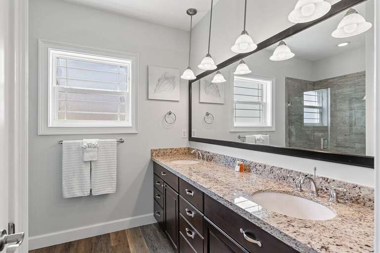 Master suite bathroom, 3rd level