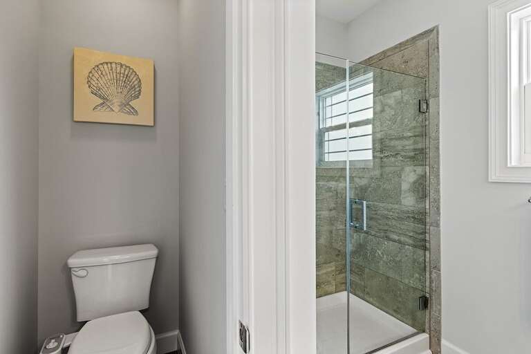 Master suite bathroom, 3rd level