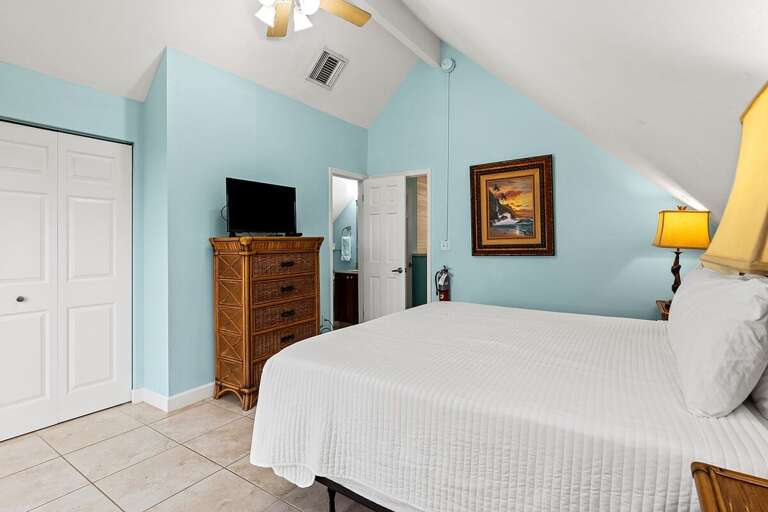 2nd level Master with ensuite bathroom