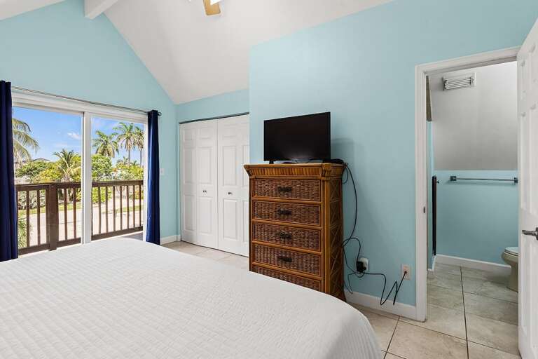 2nd level Master with ensuite bathroom