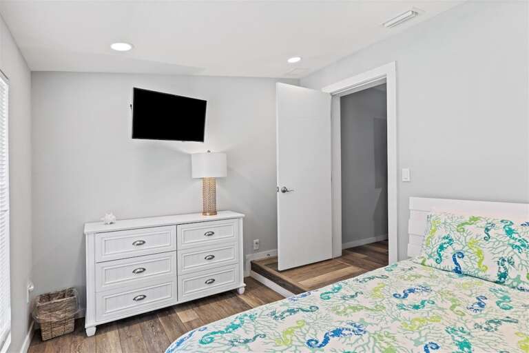 Bedroom 3 with a queen bed.