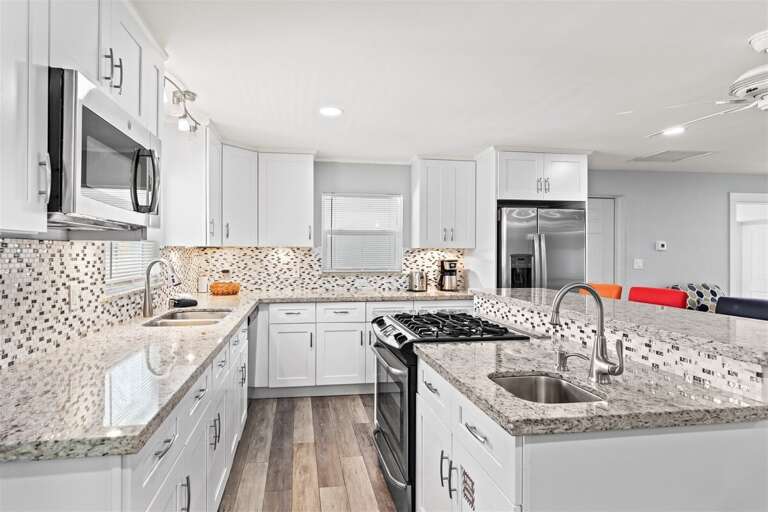 Fully equipped kitchen ready for your culinary creations.