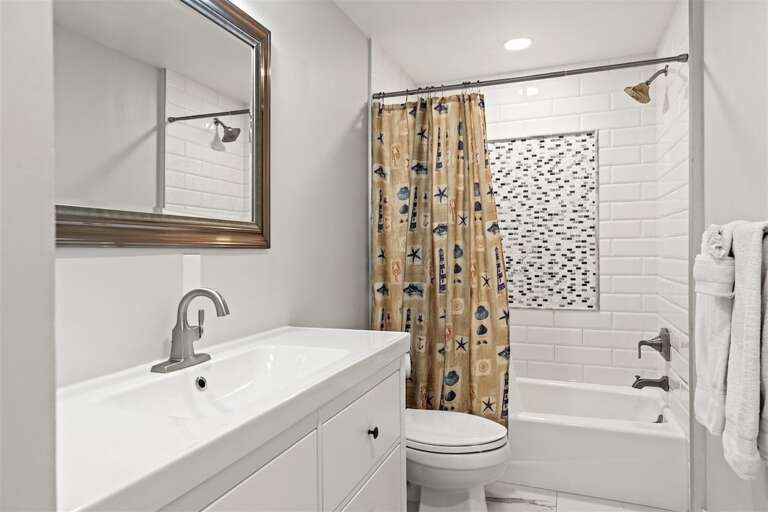 Hall full bathroom 3.