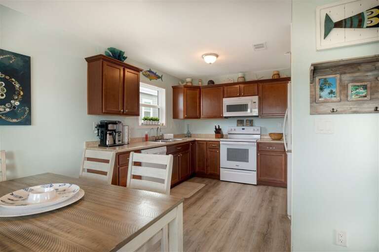 Effortlessly transition from cooking to dining: a fully-equipped kitchen adjacent to the inviting dining area.