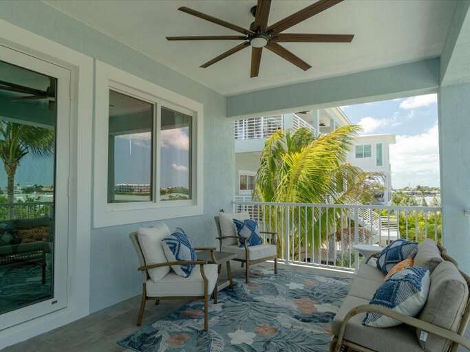 2nd floor balcony seating area.
